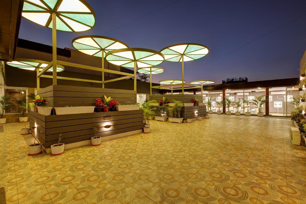The Lotus Park Ellisbridge Hotel Ahmedabad Exterior photo